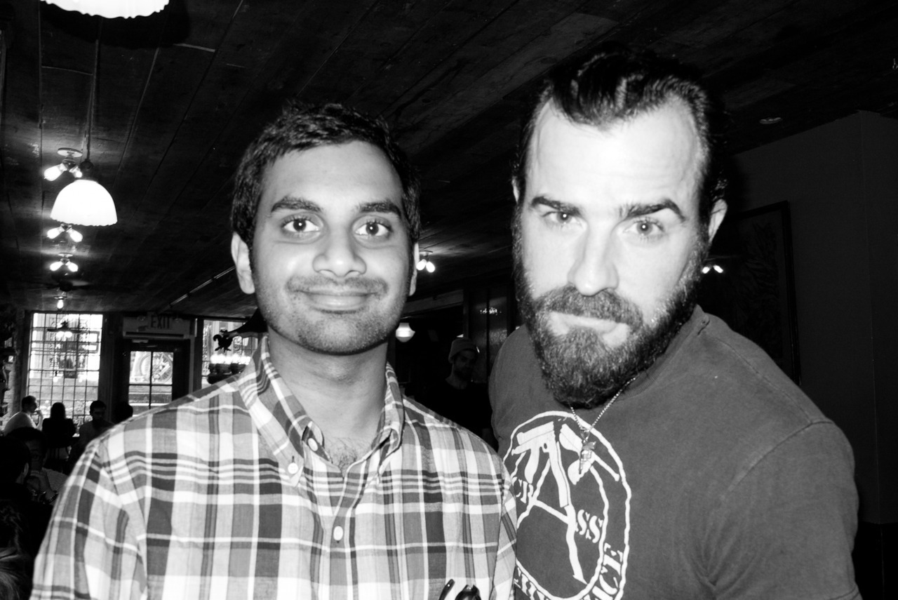 terrysdiary:  Aziz Ansari and Justin Theroux at The Smile.  I would like to see these
