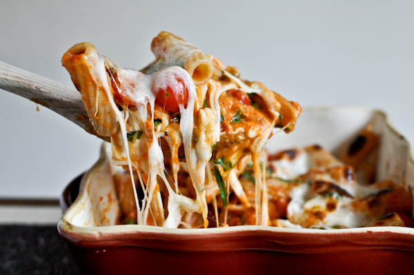 prettyfoods:  Creamy Caprese Pasta (via How Sweet It Is)   THAT LOOKS SO GOOD.