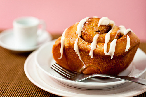 arentyouonadiet:  Cinnamon Buns with Cream Cheese Frosting (by teenytinyturkey) 
