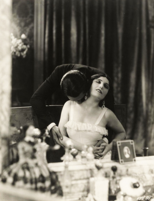 vintagegal:  Pola Negri in “Loves of an Actress” 1928 