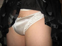 bifreak:  panty bulge 