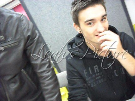 His face on this aswsdfghjkl &lt;3Tom. Leeds album signing. 30th October 2010.