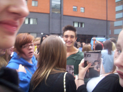 Tom happy to see me ;D <326th July 2010. Manchester ‘cd signing’ LOL!This got them banned from the Malmaison hotel #RandomTWfact