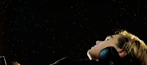 Os verdadeiros amigos são como as estrelas no céu. Eles são mais claros nos tempos