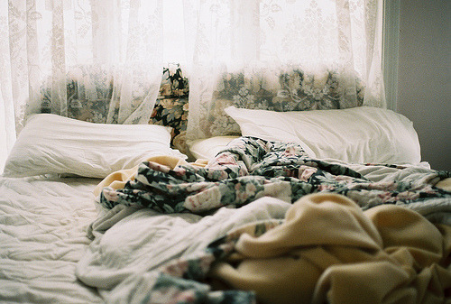 salveo: I wake up and i feel alone. (by emmalynsullivan)