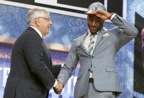 thelockerroomfashionista:  best dressed: kemba walker.  just look at that tie clip.  Let’s go 