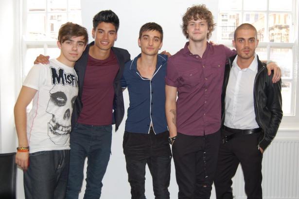heythereemz:  Nathan’s top. Gimme it.  Tom in that shirt..just JIZZ! 