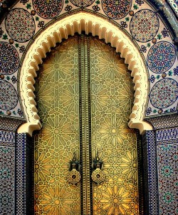 me-rry:  someday… every moroccan door :) venusthemorningstar:  Fez, Morocco.  