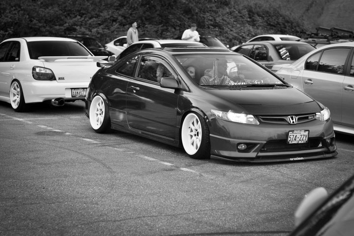 simplyfitted:   One of our crew member Alex Rosario with his supercharge civic Si