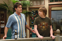 gabrielcezar:  Jake: Tio Charlie, precisa ir a algum lugar?Charlie: Sim, pra longe de você.Jake: Beleza. Eu te levo. Two And A Half Men 