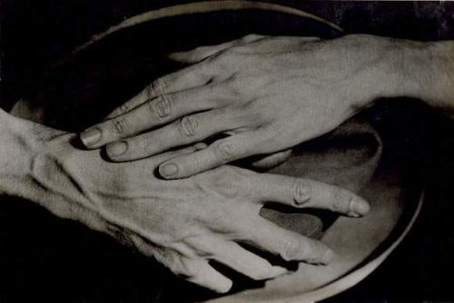 20aliens:    by Berenice Abbott, Hands of Jean Cocteau, 1927  