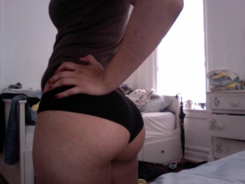 va-giantz:   Woohoo perky butt.  I just got home from the gym. The parade was crazy,