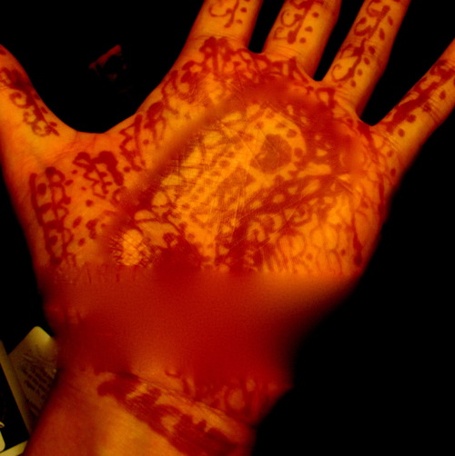 ariesariesaries: Before and after pic of my henna using photoshop. I didn’t know I can make th