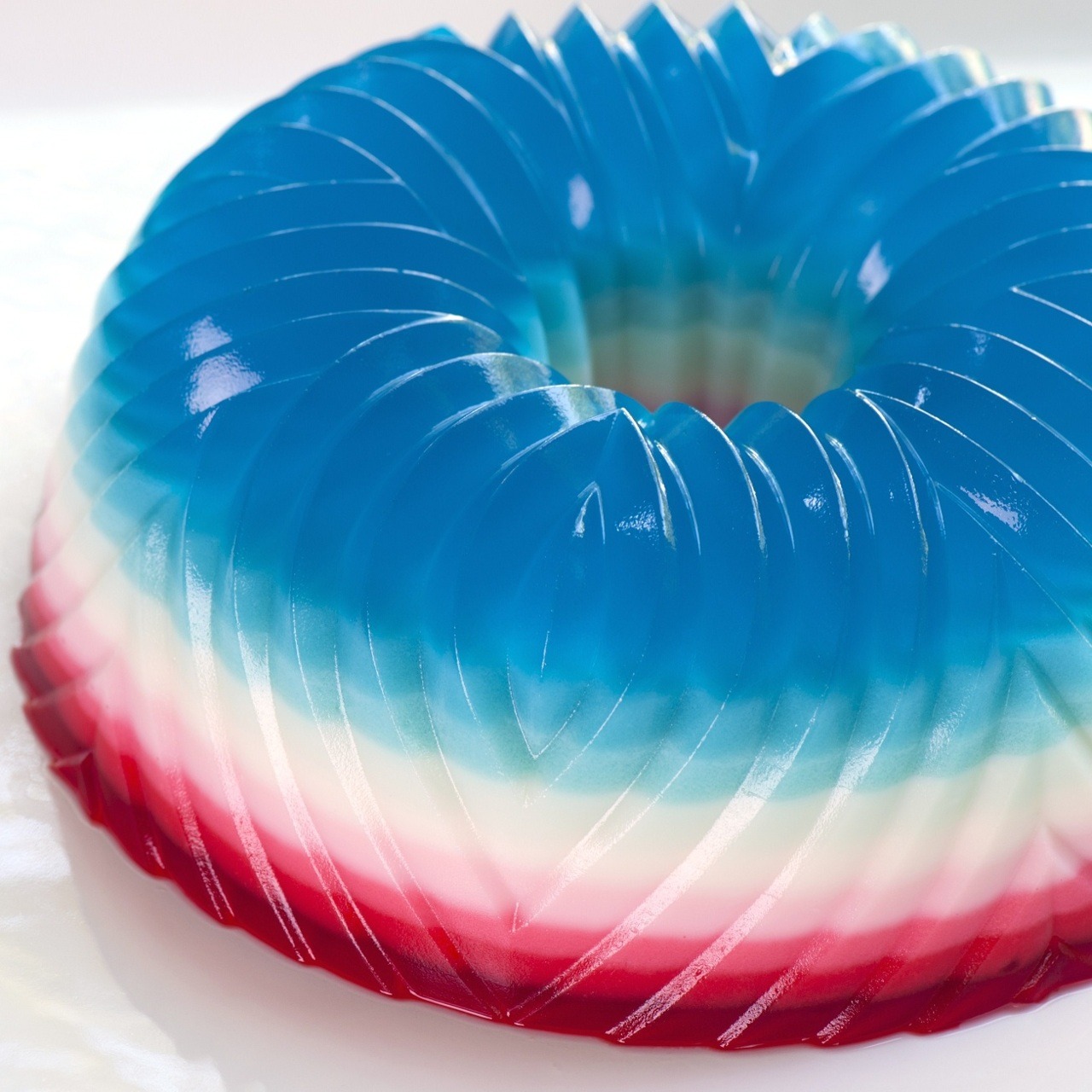 gastrogirl:  jelly shot punch bowl for the 4th of july. 