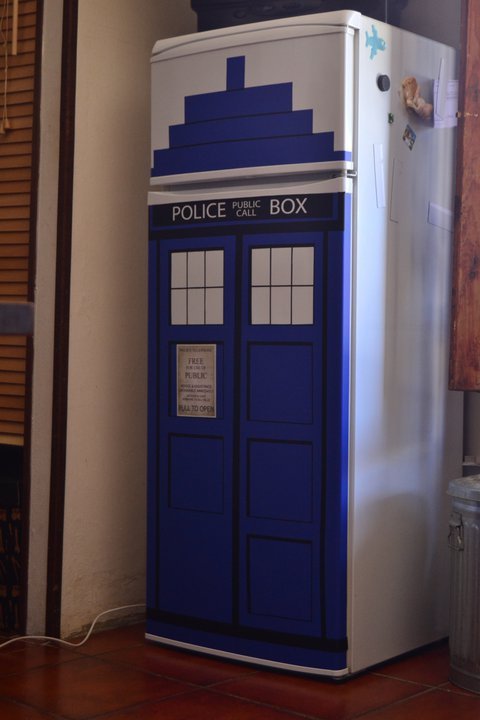 i-think-books-are-a-thrill: I wonder if this is bigger on the inside…  yeah so i will di