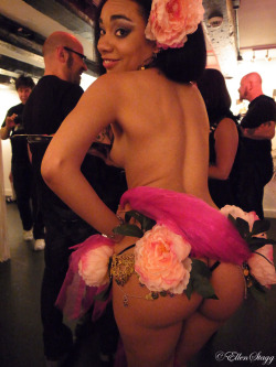 Goingstagg:  Candy Girl At The Sexy Art Gallery Opening.   