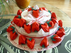 deviantart:  origami strawberry cake by