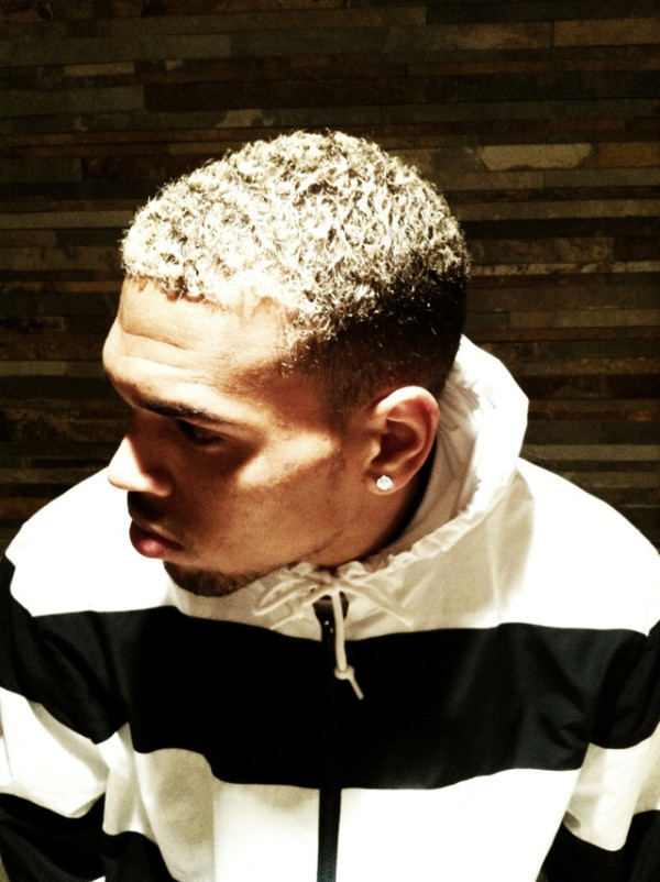 justchillindrewthevillian:  Chris Brown- love tht fukin hoody young tht look like