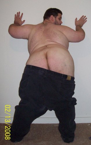 Chubs who cheekily drop their XXXXL trousers to show off their bums are HOT!