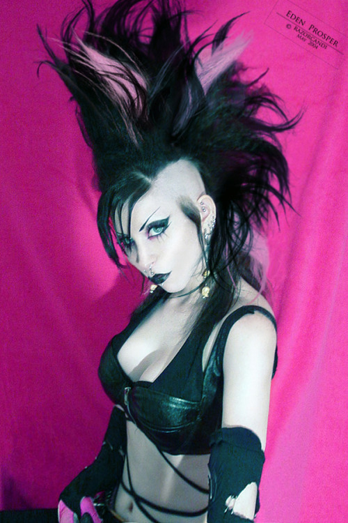 razorcandi:  Photo by Eden Prosper ; May 10, 2004 Visit this link to see more photos from this set: http://razorcandi-art.livejournal.com/9267.html Visit this link to see extended portfolio : http://razorcandi-art.livejournal.com 