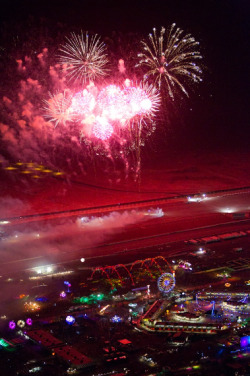 andromedalove:  armsuptothenightstars:  I can NOT wait to experience EDC in Vegas but nothing will compare to LA  ^preach 