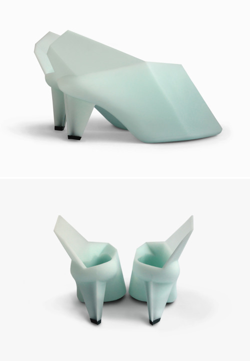 Rotationalmouldedshoe / 2009 (via Marloes - COUTURE SHOES)