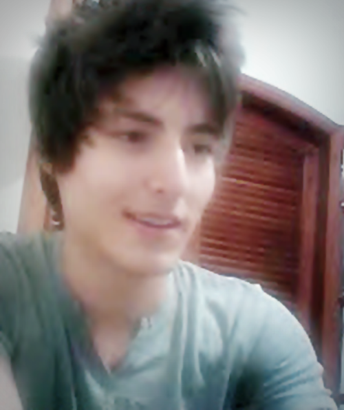  Esse é o DANIEL ALBERTINNE, essa foto foi tirada 2 semanas atras, foi a única que achei dele sozinho no meu pc, isso naum vem ao caso agora. Eu sou a Nick, prima do Danni. PELO AMOR DE TUDO QUE É MAIS SAGRADO, ME AJUDEM, ESTOU COLOCANDO ISSO EM TODAS