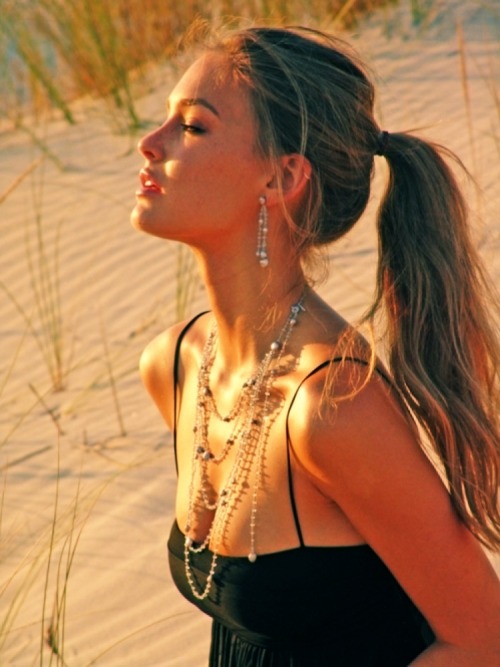 iluvskinnybitches:  bar refaeli