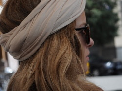 empress-of-fashion:  i really like that headband