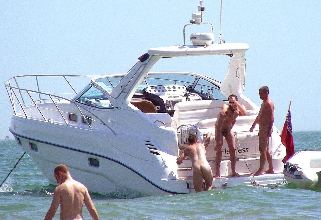 bnikoko64:  i love that……..big boat, friends and especially….. completly naked……..humm