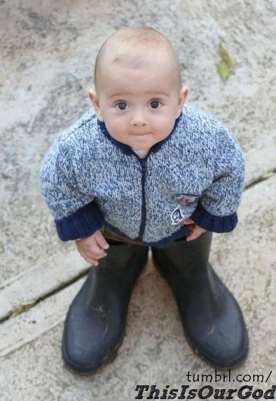 thisisourgod:   Meu anjo Dentro de mim mora um anjoQue não é de todo perfeitoMas