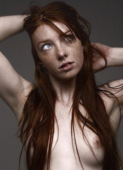 69hotstuff69:  Oh shit….. &lt;3The most beautiful redhead face i ever seen &lt;3!   Totally agree with this she is beautiful I absolutely love freckles on a girl and she is no exception amazing.