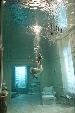 leylaruinseverything:  Approaching the bottom of my ocean I can feel the fear leaving