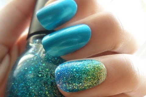 this picture is what inspired me to do my nails. I wish I could figure out how to get the gradiation