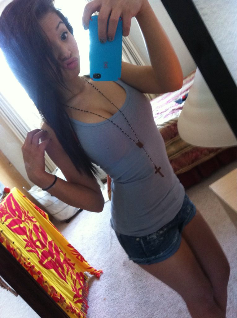 dopekicksnshxt:  It’s pretty outside and I smell good. Today is going to be a good