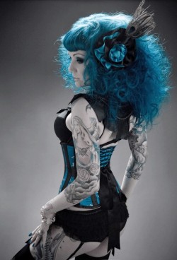 isabellesmonde:  Blue hair, tats, and a great