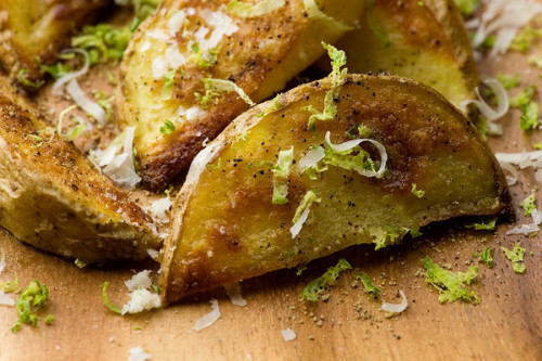 dearmorningheart: lovelylovelyfood: Black Pepper and Lime Potato Fries With Parmesan 