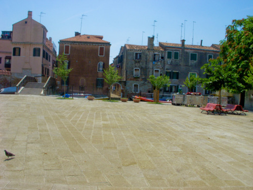 caravaggista:Homes in Venice, Italy next to the facade of La Chiesa di Sant’Alvise. 2008. Those two 