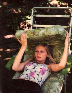 lana-michelle:  Kirsten Dunst on the set