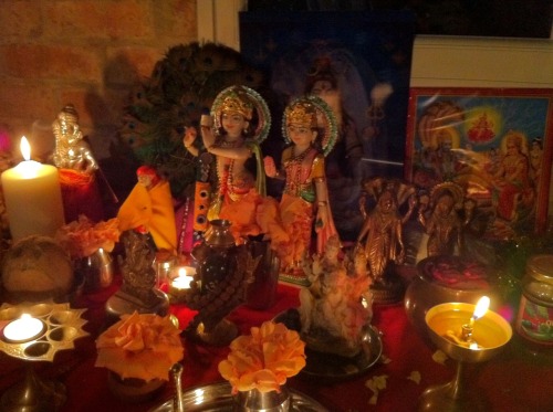 Altar in a Mauritian home. Next to Hindu deities, there are also pictures of Jesus and Mary, a resul