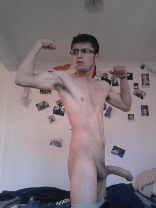 Porn photo hungdudes:  another geeky guy… sorry..