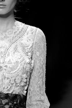 passionedelamode:  valentino ss10 RTW - black