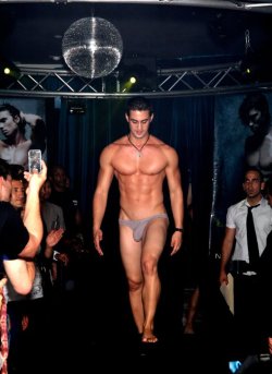 The Beauty of Men in Briefs: The crowd