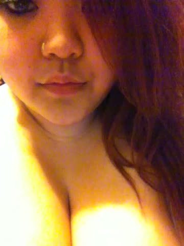 ohreinababyy:  First video off of my new iPhone enjoy :) lol !    She&rsquo;s