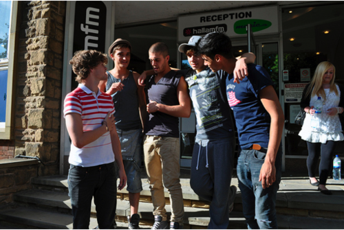 marchingtwobytwo:  The boys outside Hallam fm  love this pictire &amp; nathan
