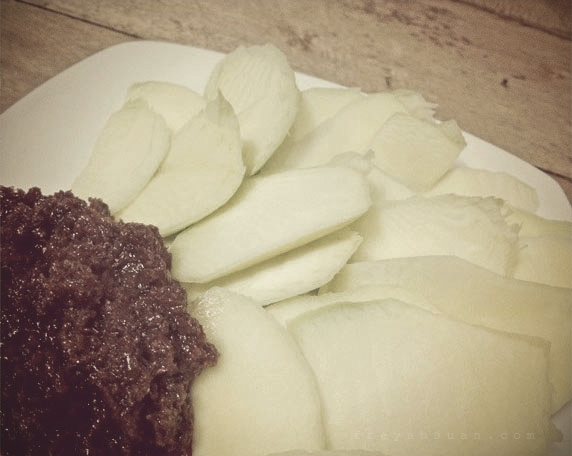 I just can’t get enough. Manggang hilaw with bagoong, anyone? =P~ YUMYUM!