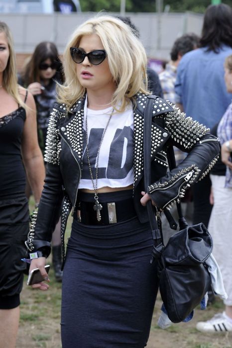 charlottelou:  SHES GOT THE BURBERRY JACKET. jealous. 