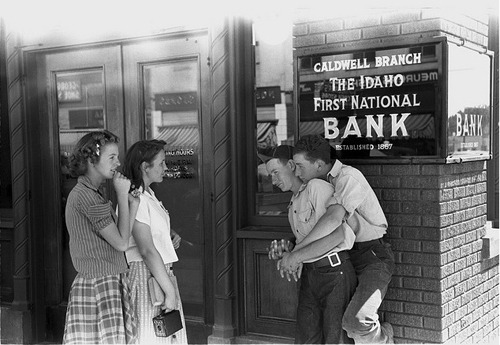 XXX Vintage photographs of lesbian couples. photo