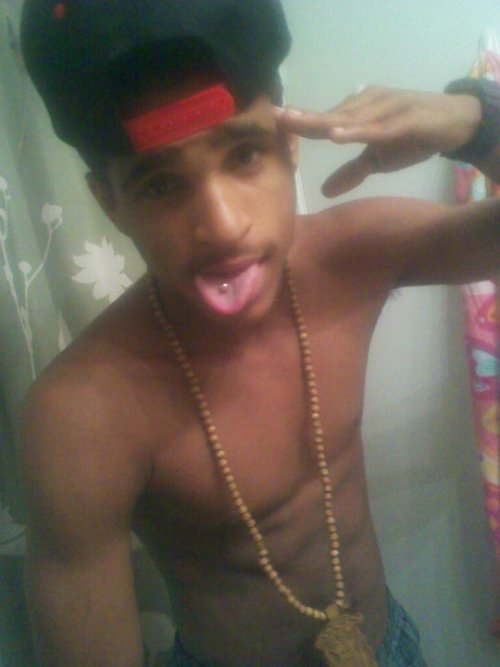 latenightkreepp:   Man upon Man: cutie with a toungue ring. oh my!  i love fucking tounge rings him o_o with a toung ring … not that bad actually lol. 