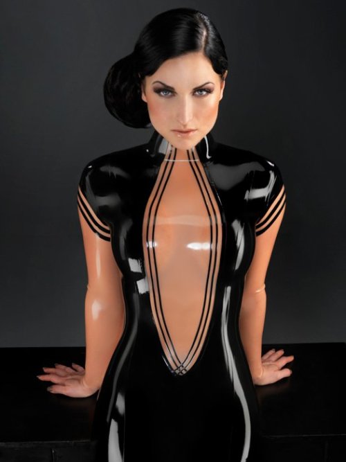 latexfetishblog: (via Sister Sinister’s Photos - Profile Pictures) That dress is fucking stunning!